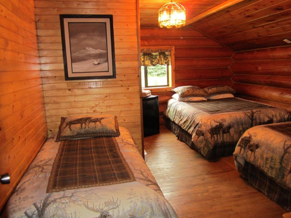 Summit River Lodge & Campsites Valemount Exterior foto