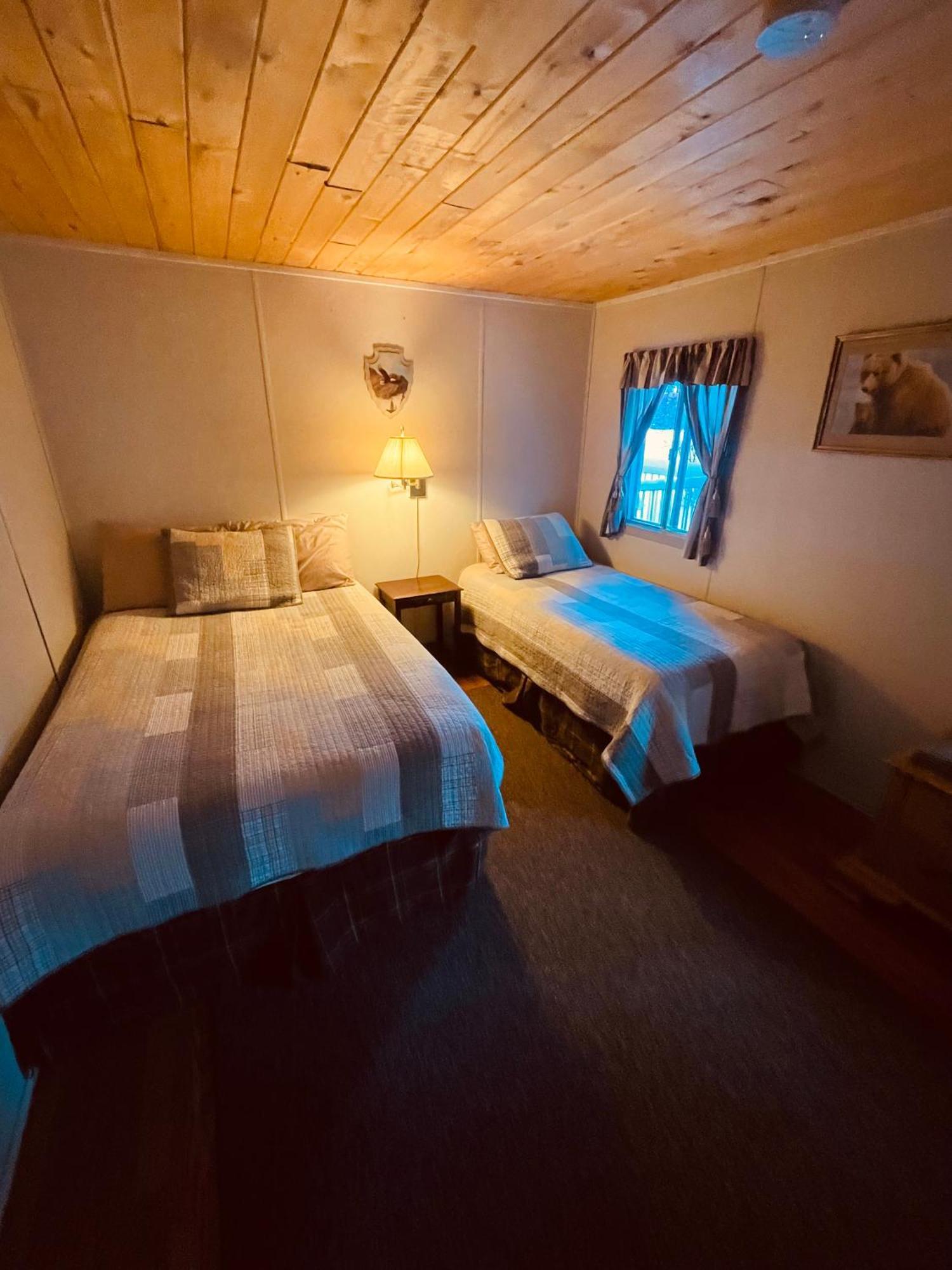 Summit River Lodge & Campsites Valemount Exterior foto